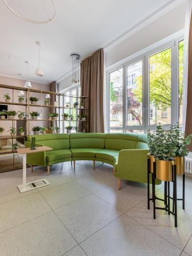 Shared lounge/TV area, Limehome Berlin Luise Henriette Str - Digital Access in Tempelhof