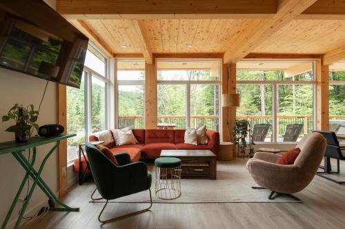Luxe Mountain Escape - Hot Tub - Fireplace - Cozy in Saint Adolphe D'Howard (QC)