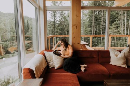 Luxe Mountain Escape - Hot Tub - Fireplace - Cozy in Saint Adolphe D'Howard (QC)