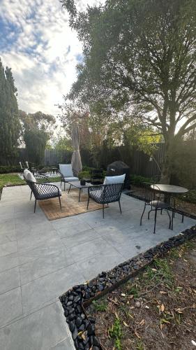 Donvale House 15KM to CBD 3 Bed rooms in Mitcham