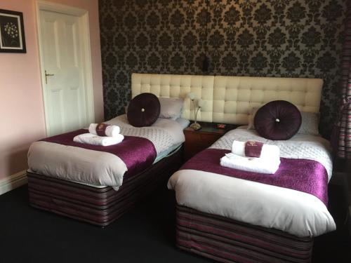 2 twin beds