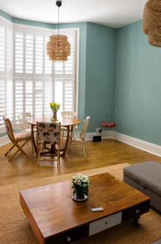 Bee Alexandra High Ceilings Central London in Camden