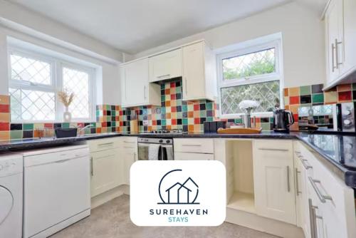 3 Bedroom House Braintree Comfortable Fully Furnished Home Sleeps 5 with Private Garden and Parking Perfect for Families and Contractors