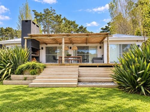 House for 10 in a gated community by the beach