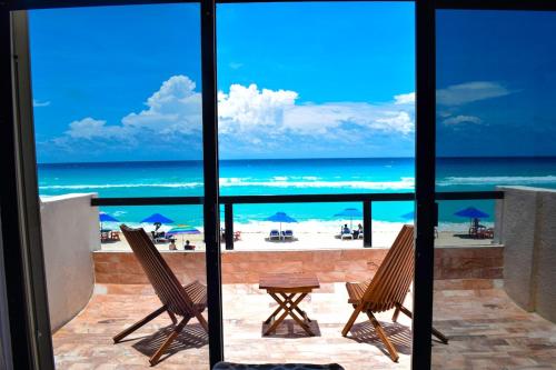 2-Level Oceanfront Villa with Private Terrace and patio at Villas Marlin