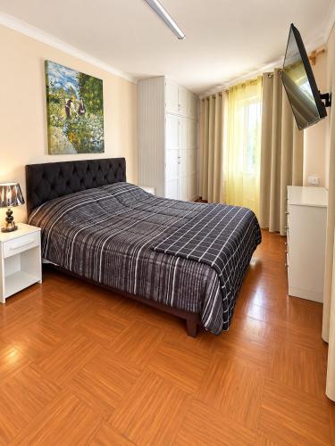 6 Rooms Blocks away Beach, Baquedano and Downtown