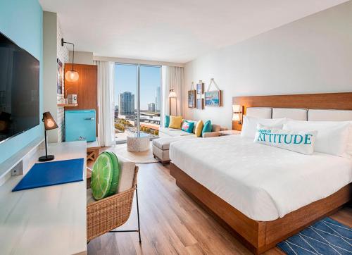 1 king bed, 1 sofa bed