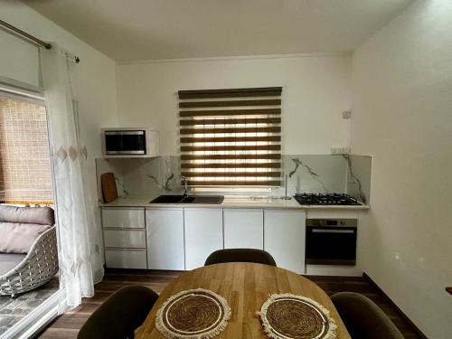 Serenity 3 bedroom apartment 100m from beach in ปวงต์ โอ ปิมองต์