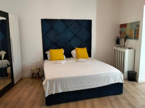 Anastasia Apt 24 A 1