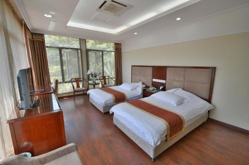 2 queen beds