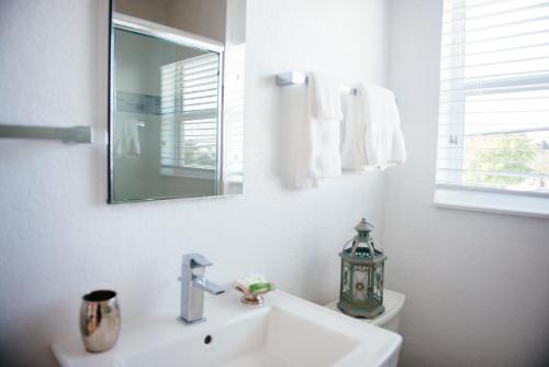 Two-Bedroom Apartment image 5