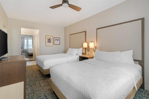 2 bedrooms, 4 beds
