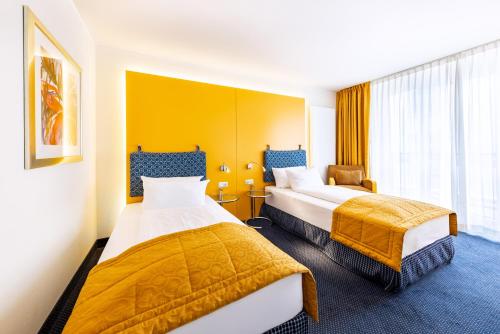 2 twin beds