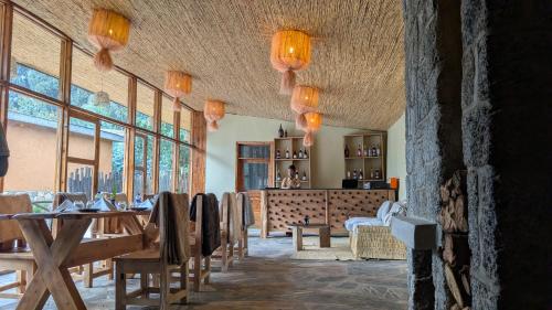 Restaurace, Gahinga Community Lodge in Kinigi