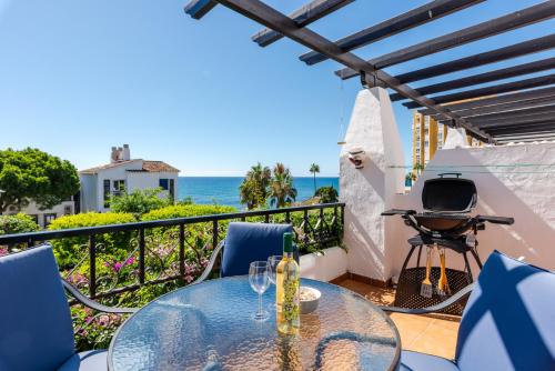 Calahonda Beach III Beachfront Apartment with Sea Views in Mijas Costa