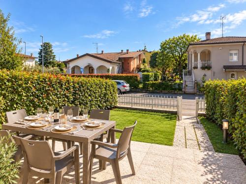 Sirmione - Independent House with Garden