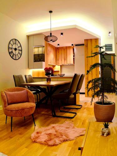 1BR Apartment, Terrace, City & Sea View, Parking
