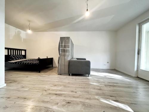 HolidayHome Apartments i Private Room with Balcony in Shared Apartment in Wedding