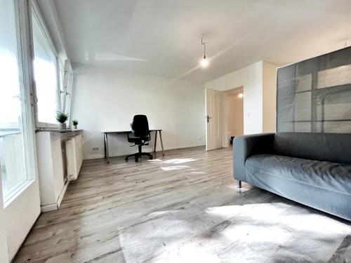 HolidayHome Apartments i Private Room with Balcony in Shared Apartment in Wedding