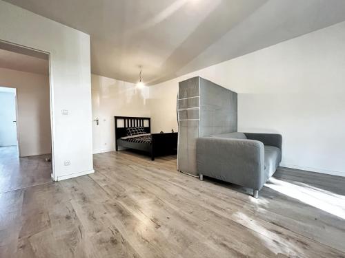 HolidayHome Apartments i Private Room with Balcony in Shared Apartment in Wedding