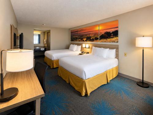 2 queen beds