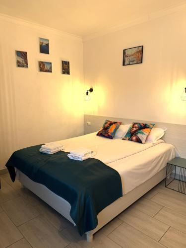 2 twin beds