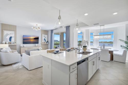 . Stunning New Condo in Ave Maria