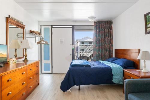 Wildwood Studio Condo with a Seasonal Pool | Unit 109 – Wildwood, NJ