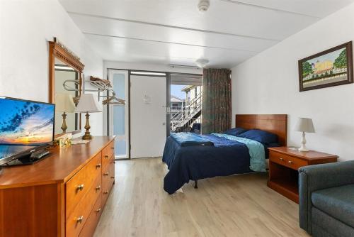 Wildwood Studio Condo with a Seasonal Pool | Unit 109