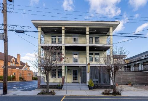 Wildwood Studio Condo with a Seasonal Pool | Unit 109 – Wildwood, NJ