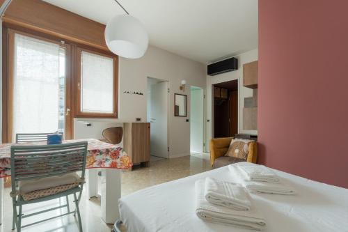 GuestHost - Comfy and Bright Apartment in Milan