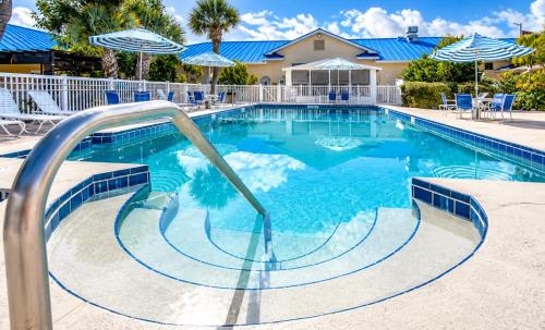 Úszómedence, Island Sun Inn & Suites - Historic Venice & Beach Getaway in Venice (Florida)