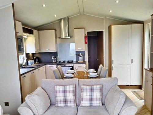 2 bedrooms, 4 beds