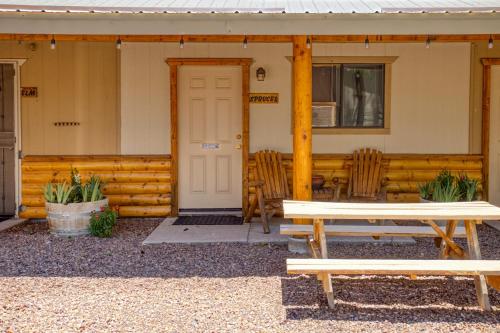 2 bedrooms, 5 beds