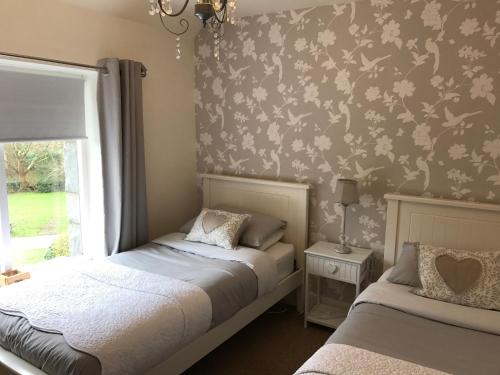 2 twin beds