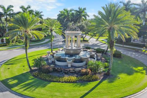 Fairway-View Treviso Bay Veranda - Rare 11th Tee Box Views & TPC Resort Amenities in Lely Resort (FL)