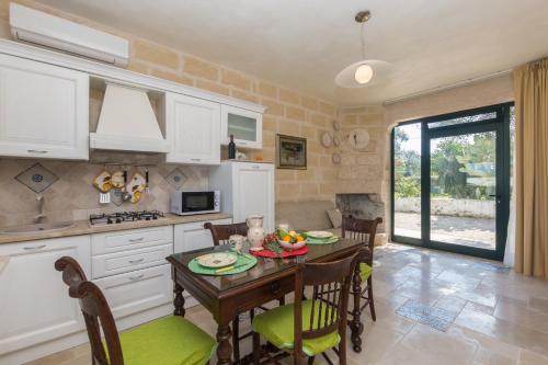 Kitchen, Casale Cappuccio Apartments in Zona Sisri