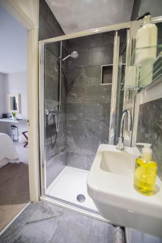 Chestnut Villa Room Type - Budget Double Room