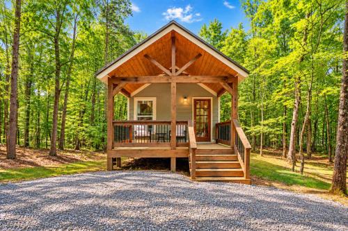 . Secluded Bluebell Cottage with Private Fire Pit!