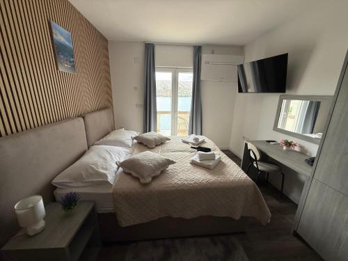 2 twin beds