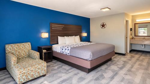 Freer Executive inn and Studios