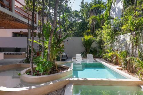 Twin Villas 8BR, Concierge, Gated ,Jacuzzi, Paddle court
