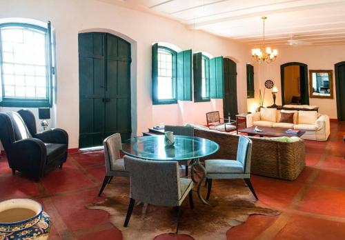Közös társalgó / TV, Casa Colonial em Praia Paradisiaca in Barra de Sao Joao (Rio de Janeiro)
