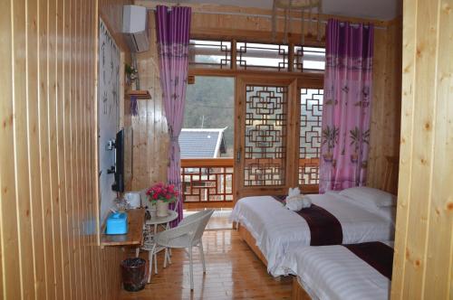 Twin Room with Balcony image 10