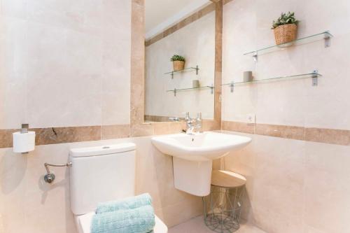 Malaga Center Flat Holidays Atarazanas Market - image 2