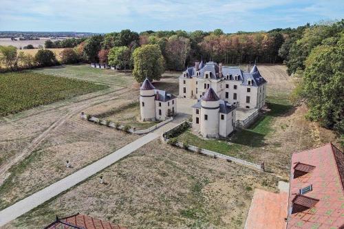 Exterior view, Chambre Chasserie 6-Grange Arthuis in Lavau (Burgundy)