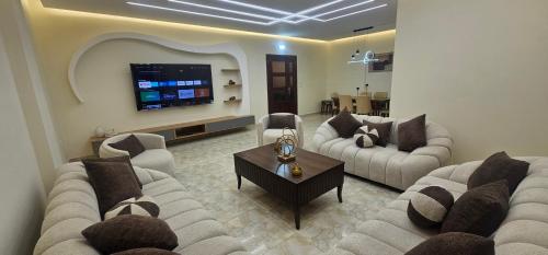 Vybavení, Spacious NEW Modern furnished 180m flat with Garden in Shouf