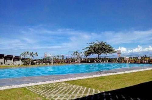 Swimming pool, Hotel- style Stay in Casa Mira Subdivision in San Fernando