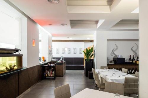 餐飲選擇, 萬歲酒店 (Viva Hotel) in 阿韋利諾