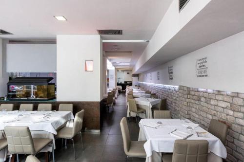 餐飲選擇, 萬歲酒店 (Viva Hotel) in 阿韋利諾